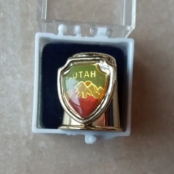 Assorted Collectible Thimbles Set - Picture 10 of 16